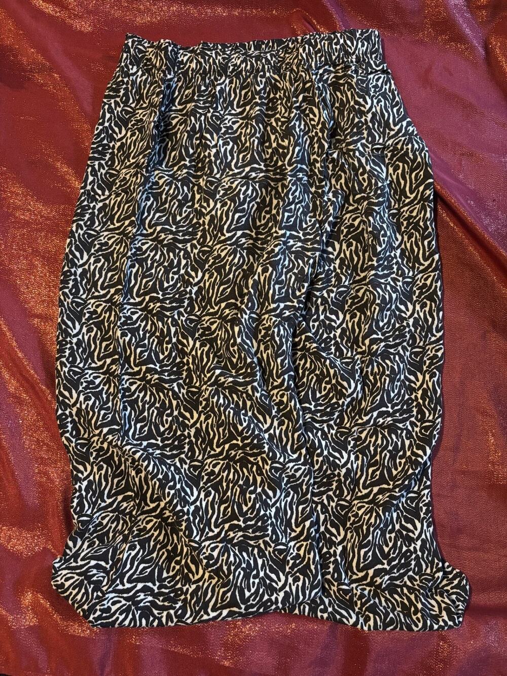 Womens Skirt M Black White Zebra Print Elastic Waist Midi Viscose Pull On Casual